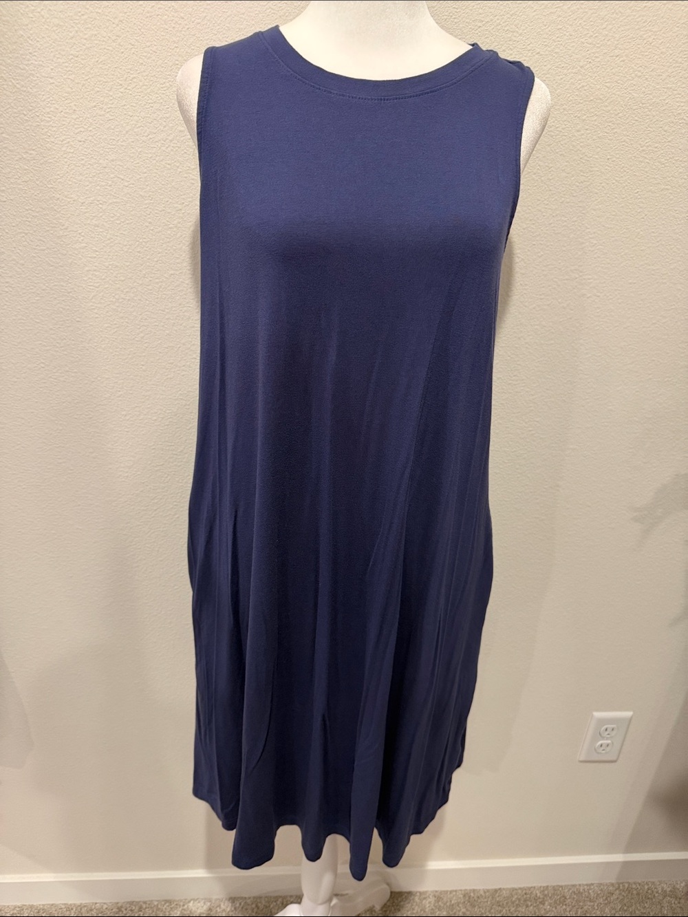 Time and Tru Sleeveless Navy Swing Dress with Pockets. Size Large.